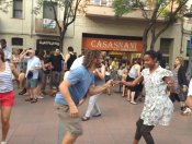 11/08/2012 - Swing d'estrangis a Revolució