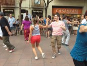 11/08/2012 - Swing d'estrangis a Revolució